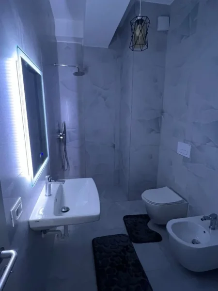 Tirane, jepet me qera apartament 1+1 Kati 4, 60 m² 450 € (Rezidenca Kaimi)