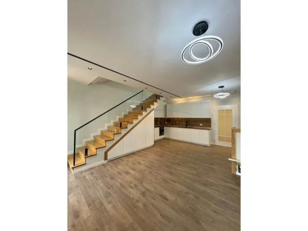 Tirane, jap me qera Vile 2+1+Aneks+Ballkon , 107 m² 1.000 € (Fresk)