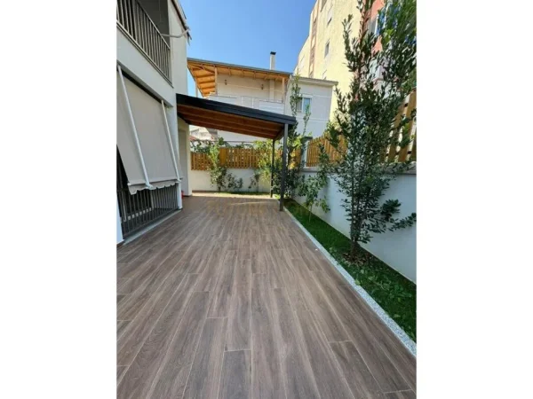 Tirane, jap me qera Vile 2+1+Aneks+Ballkon , 107 m² 1.000 € (Fresk)