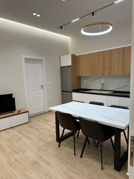 Tirane, jepet me qera apartament 2+1 Kati 1, 80 m² 600 € (Don Bosko)