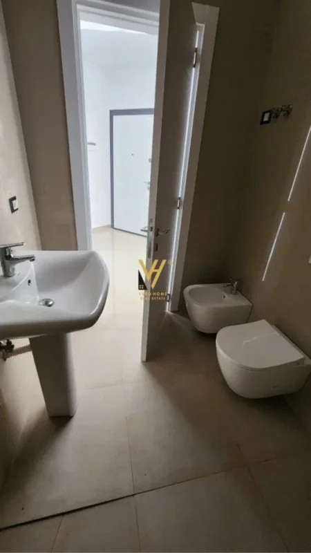 Durres, shitet apartament 2+1+Ballkon Kati 3, 138 m² 285.000 € (CURRILAT)