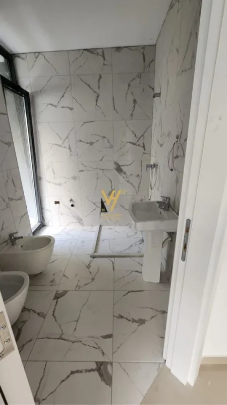 Durres, shitet apartament 2+1+Ballkon Kati 3, 138 m² 285.000 € (CURRILAT)