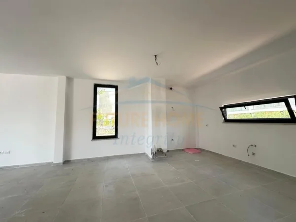 Durres, shitet Vile 2 Katshe me hipoteke 1.200.000 € Kompleksi San Pietro (Gjiri i Lalëzit)