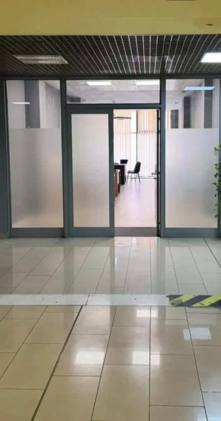 Tirane, jepet me qera zyre Kati 1, 60 m² 700 € (RRUGA E KAVAJES)