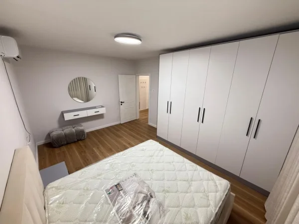 Tirane, jepet me qera apartament 2+1 Kati 1, 75 m² 800 € 