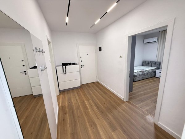 Tirane, jepet me qera apartament 2+1 Kati 1, 75 m² 800 € 