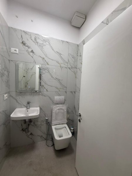 Tirane, shes ambjent biznesi Kati 0, 32 m² 149.000 € (Komuna e Parisit)