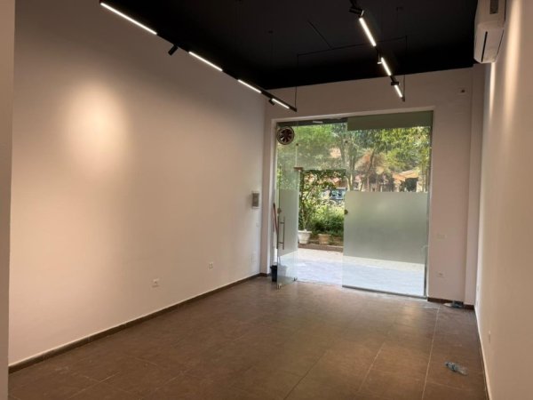 Tirane, shes ambjent biznesi Kati 0, 32 m² 149.000 € (Komuna e Parisit)