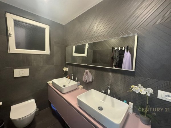 Tirane, shitet apartament 2+1 Kati 4, 105 m² 239.000 € (Pallati me Shigjeta)