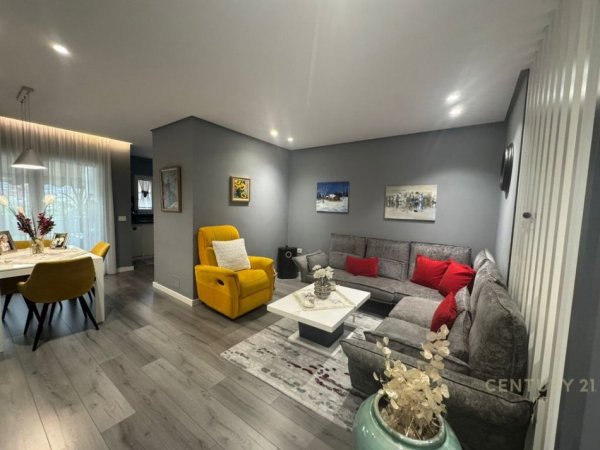 Tirane, shitet apartament 2+1 Kati 4, 105 m² 239.000 € (Pallati me Shigjeta)