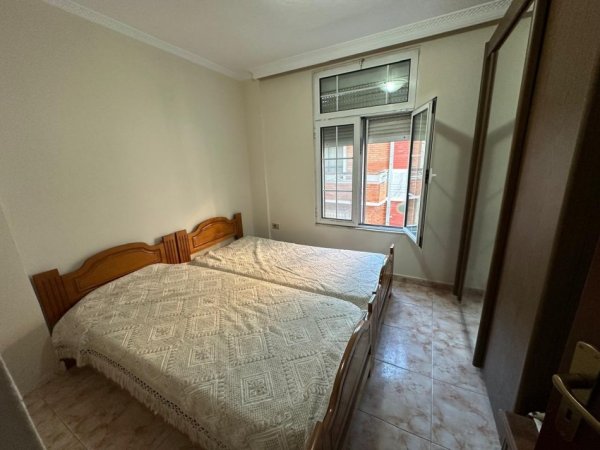 Tirane, jepet me qera apartament 1+1 Kati 2, 55 m² 400 € (Rruga Hoxha Tahsim)