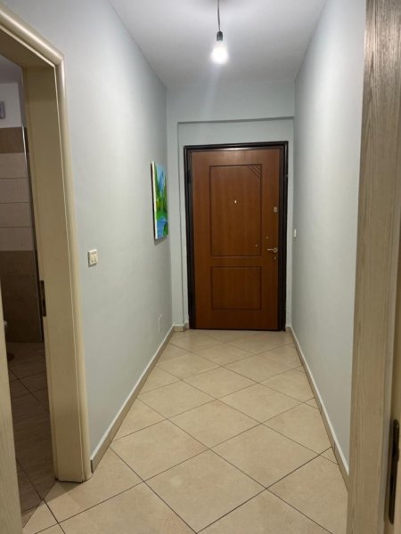 Tirane, jepet me qera apartament 1+1 Kati 2, 55 m² 400 € (Rruga Hoxha Tahsim)