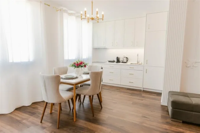 Tirane, jepet me qera apartament 1+1+Ballkon Kati 9, 75 m² 550 € (sokrat miho)