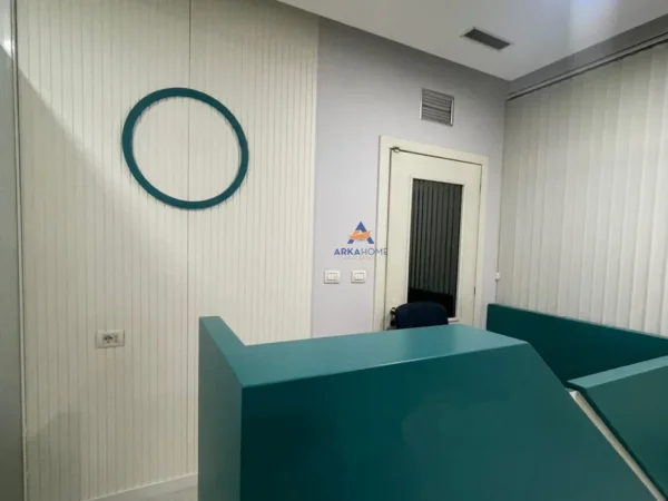 Tirane, jepet me qera , 120 m² 2.000 € (Prane Orkidea, Ozon te Unaza e Re)