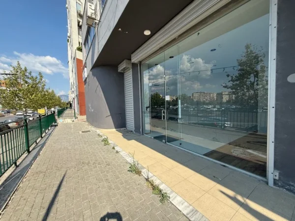 Tirane, jepet me qera dyqan Kati 0, 100 m² 1.200 € (BULEVARDI MIGJENI)