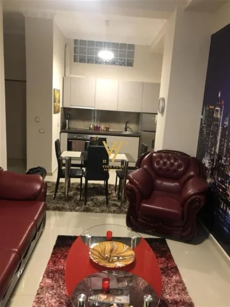 Tirane, jepet me qera apartament 1+1+Ballkon Kati 2, 70 m² 700 € (PAZARI I RI)
