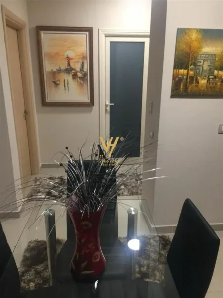 Tirane, jepet me qera apartament 1+1+Ballkon Kati 2, 70 m² 700 € (PAZARI I RI)