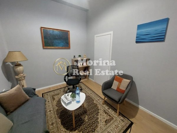 Tirane, jepet me qera apartament 3 Katshe , 210 m² 1.200 € (Ali Demi)