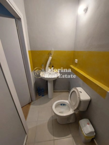 Tirane, jepet me qera apartament 3 Katshe , 210 m² 1.200 € (Ali Demi)