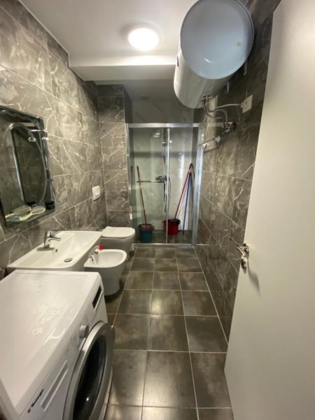 Tirane, jepet me qera apartament 2+1 Kati 2, 90 m² 750 € 