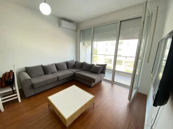 Tirane, jepet me qera apartament 2+1 Kati 2, 90 m² 750 € 