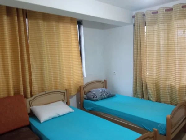 Tirane, jepet me qera apartament 1+1 Kati 1, 50 m² 350 € (Brryli)