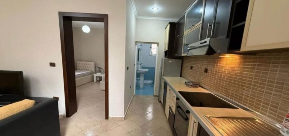 Tirane, jepet me qera Vile 3 Katshe Kati 3, 180 m² 700 € (XHAMLLIK)