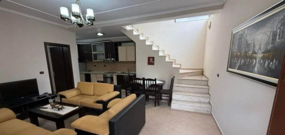 Tirane, jepet me qera Vile 3 Katshe Kati 3, 180 m² 700 € (XHAMLLIK)