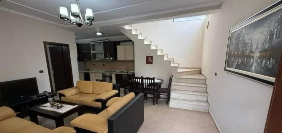 Tirane, jepet me qera Vile 3 Katshe Kati 3, 180 m² 700 € (XHAMLLIK)
