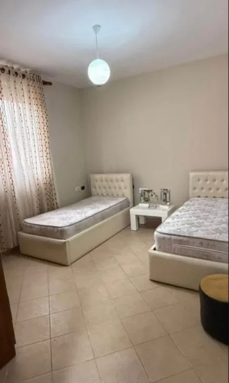 Tirane, jepet me qera Vile 3 Katshe Kati 3, 180 m² 700 € (XHAMLLIK)