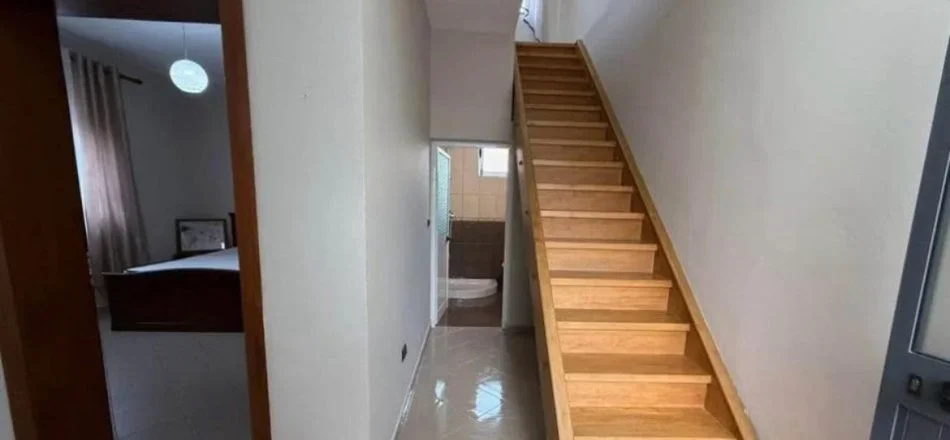 Tirane, jepet me qera Vile 3 Katshe Kati 3, 180 m² 700 € (XHAMLLIK)