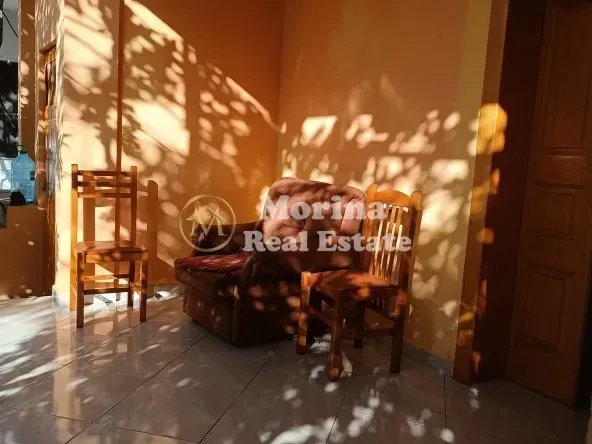 Tirane, jepet me qera apartament 1+1+Ballkon Kati 1, 75 m² 400 € (Spitali Amerikan 2)
