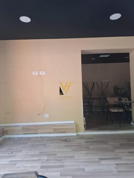 Tirane, jepet me qera dyqan Kati 0, 80 m² 3.000 € (INXHINIERIA, 21 DHJETORI)