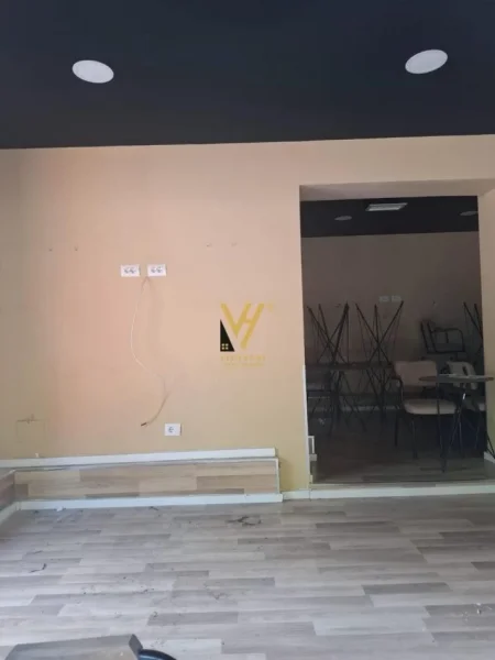 Tirane, jepet me qera dyqan Kati 0, 80 m² 3.000 € (INXHINIERIA, 21 DHJETORI)