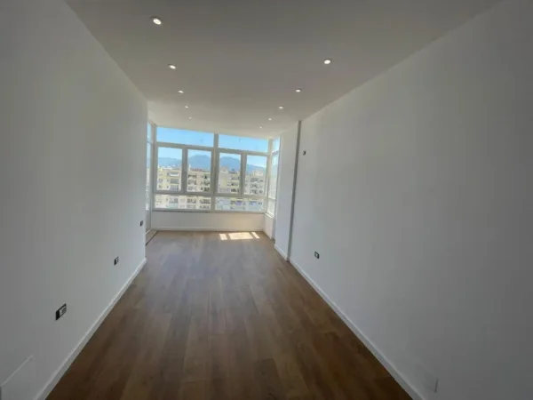 Tirane, shitet apartament 1+1+Ballkon Kati 7, 65 m² 98.000 € (Astir)