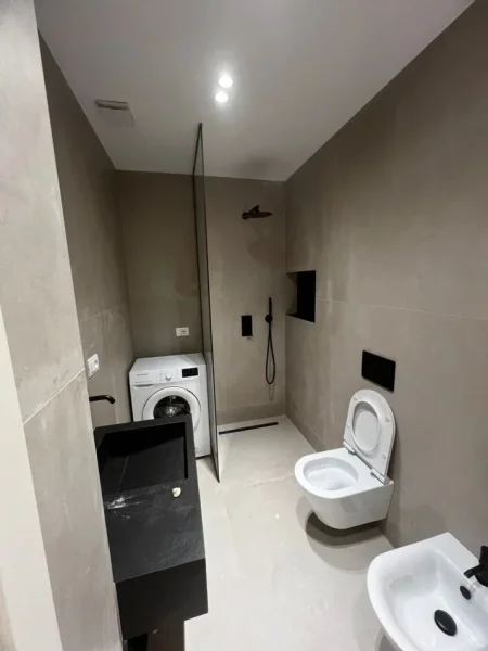 Tirane, jepet me qera apartament 1+1+Ballkon Kati 2, 55 m² 850 € (PAZARI I RI)