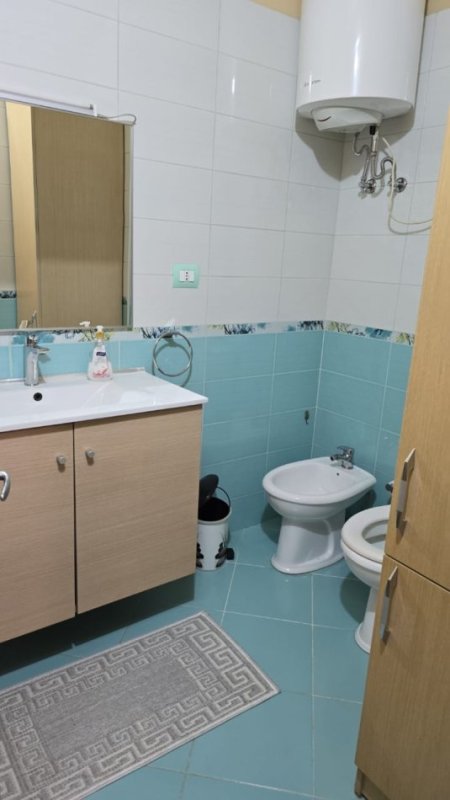Tirane, jepet me qera apartament 1+1+Ballkon Kati 4, 80 m² 560 € (Rruga Siri Kodra)