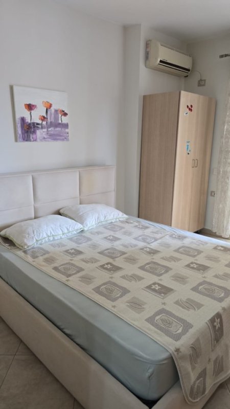 Tirane, jepet me qera apartament 1+1+Ballkon Kati 4, 80 m² 560 € (Rruga Siri Kodra)