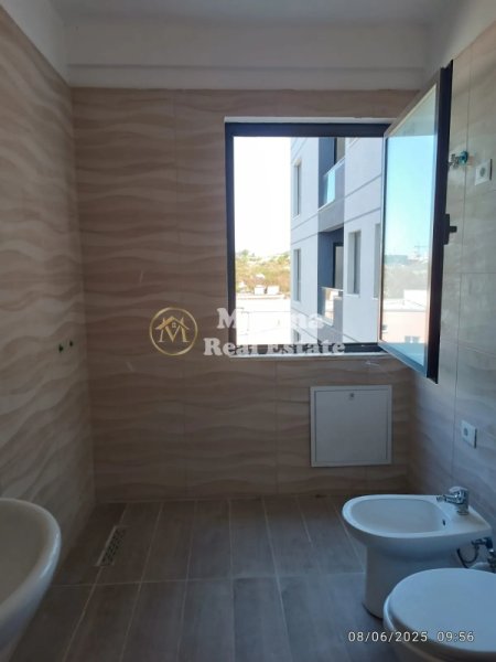 Tirane, jepet me qera apartament 2+1 Kati 3, 110 m² 400 € (5 Maji)