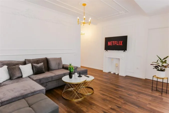 Tirane, jepet me qera apartament 1+1+Ballkon Kati 9, 75 m² 550 € (astir)