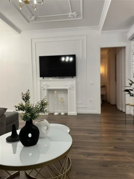 Tirane, jepet me qera apartament 1+1+Ballkon Kati 9, 75 m² 550 € (astir)