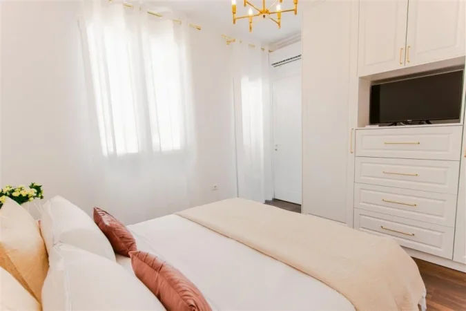 Tirane, jepet me qera apartament 1+1+Ballkon Kati 9, 75 m² 550 € (astir)