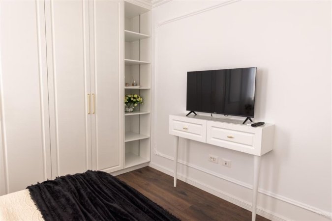 Tirane, jepet me qera apartament 1+1+Ballkon Kati 9, 65 m² 500 € (astir)