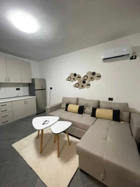 Tirane, jepet me qera apartament 2+1 Kati 2, 80 m² 600 € (Qendra)