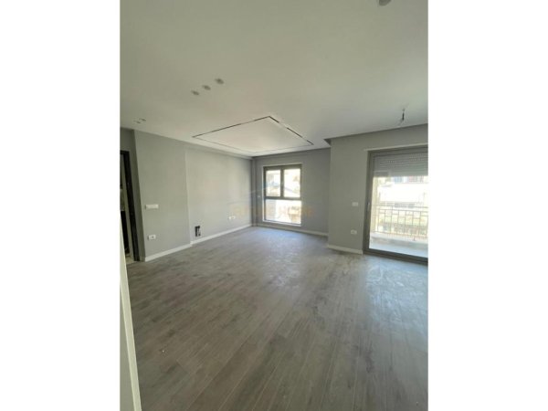 Tirane, shitet apartament 1+1 Kati 2, 77 m² 180.000 € (Pazari i Ri)