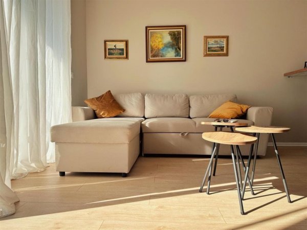 Tirane, jepet me qera apartament 1+1+Ballkon Kati 5, 70 m² 700 € (mihal grameno)