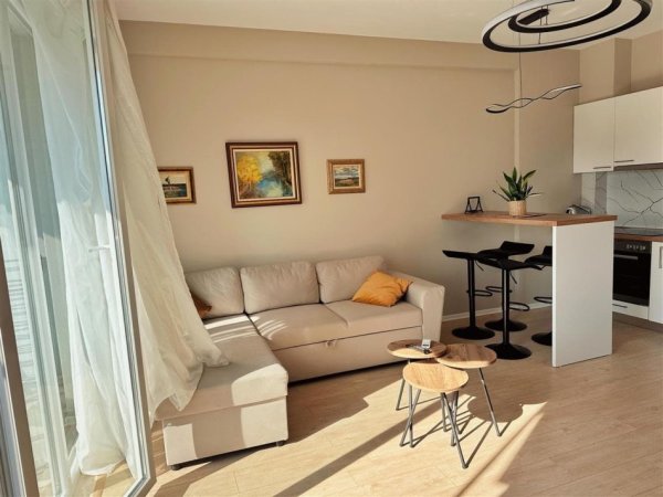 Tirane, jepet me qera apartament 1+1+Ballkon Kati 5, 70 m² 700 € (mihal grameno)