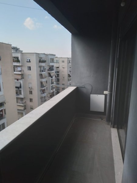 Tirane, jepet me qera apartament 1+1 Kati 7, 60 m² 350 € (Yzberisht)