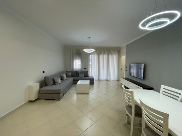 Tirane, jepet me qera apartament 2+1+Ballkon Kati 3, 70 m² 800 € (rruga e kosovareve)