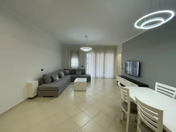 Tirane, jepet me qera apartament 2+1+Ballkon Kati 3, 70 m² 800 € (rruga e kosovareve)